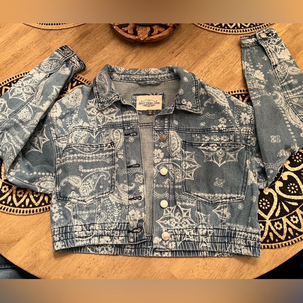 Cropped Paisley Print Light Wash Denim Jacket - MEDIUM - NEW!